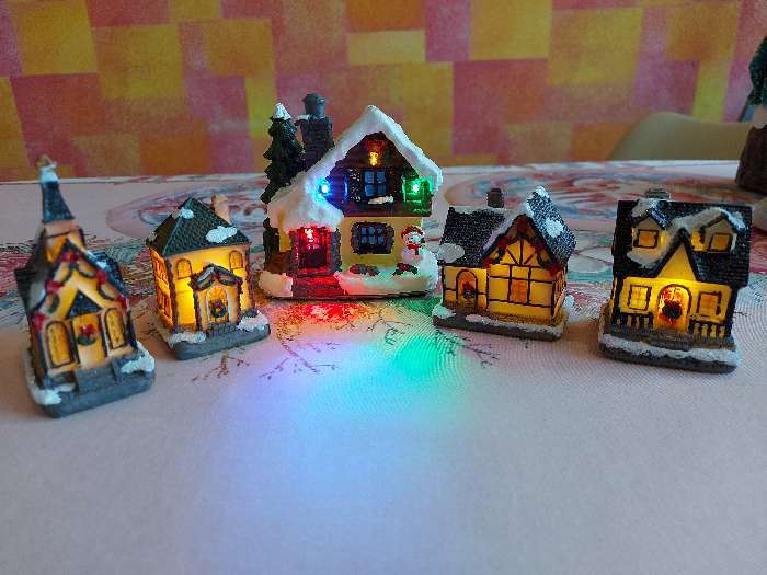 Фотография покупателя товара Светодиодная фигура «Зимний домик», керамика, батарейки AG13х2, свечение тёплое белое - Фото 7