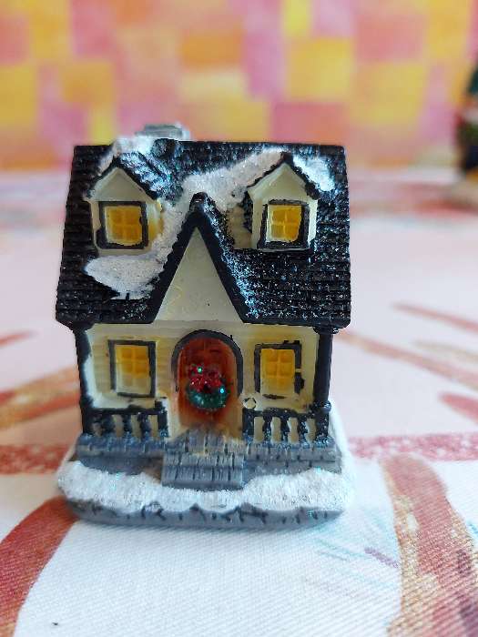 Фотография покупателя товара Светодиодная фигура «Зимний домик», керамика, батарейки AG13х2, свечение тёплое белое - Фото 8