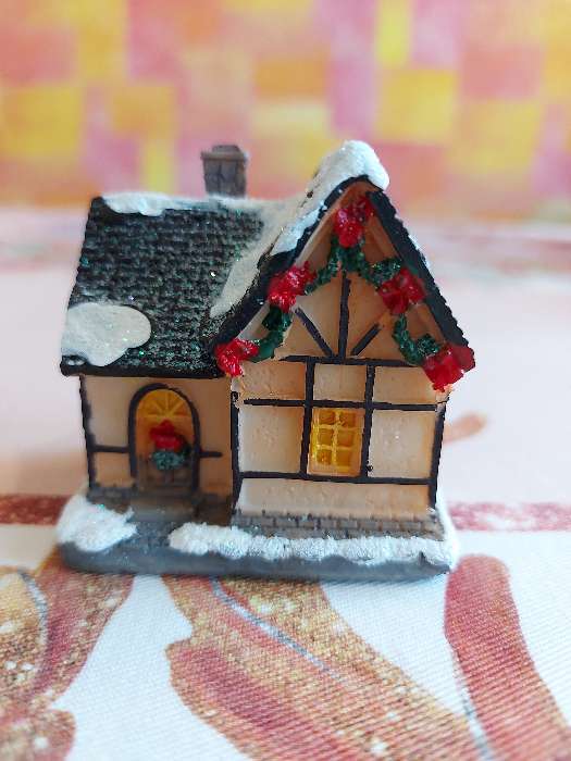 Фотография покупателя товара Светодиодная фигура «Дом с еловой гирляндой», керамика, батарейки AG13х3, свечение тёплое белое