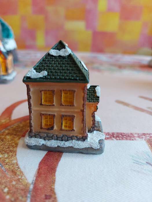 Фотография покупателя товара Светодиодная фигура «Дом» 5 × 4 × 4 см, керамика, батарейки AG13х2, свечение тёплое белое - Фото 7