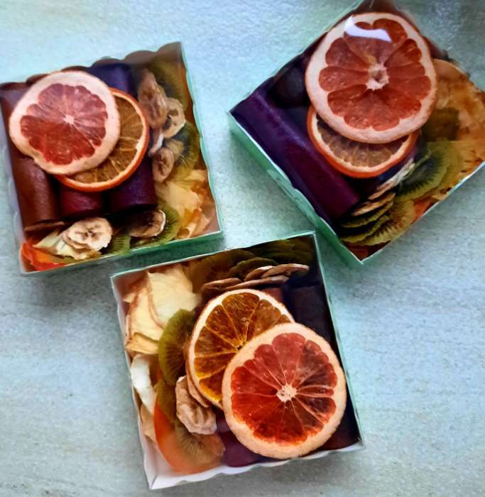 Фотография покупателя товара Коробочка для печенья с PVC крышкой, крафт, 12 х 12 х 3 см - Фото 5