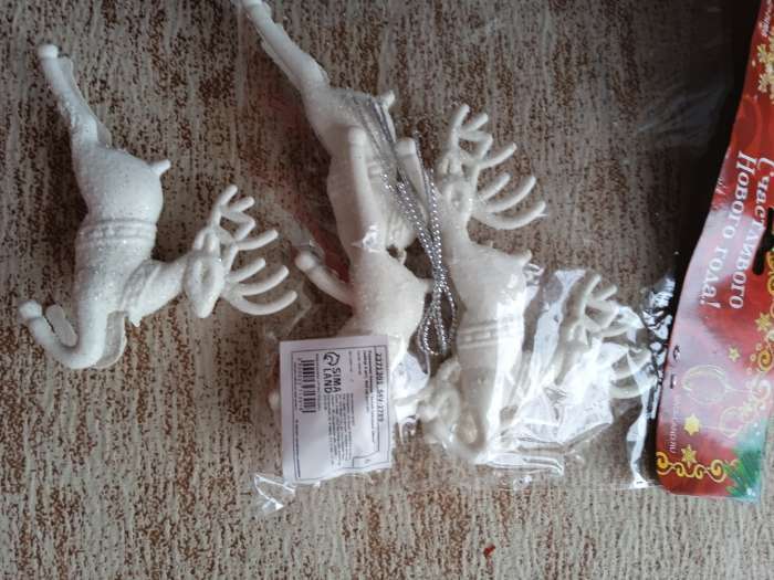 Фотография покупателя товара Украшение ёлочное "Белый скачущий олень" (набор 4 шт)  9х5 см - Фото 2