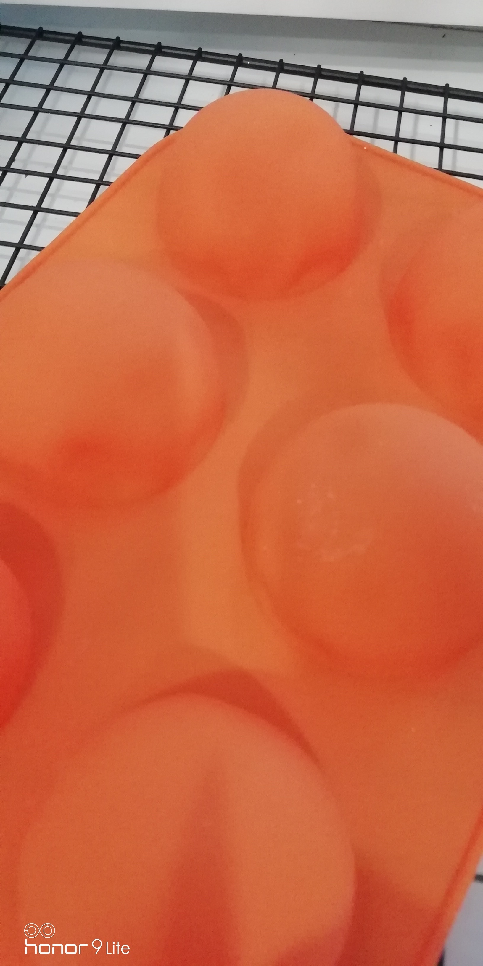 Фотография покупателя товара Форма силиконовая для выпечки Доляна «Шар», 24×16 см, 6 ячеек, d=5,5 см, цвет МИКС - Фото 48