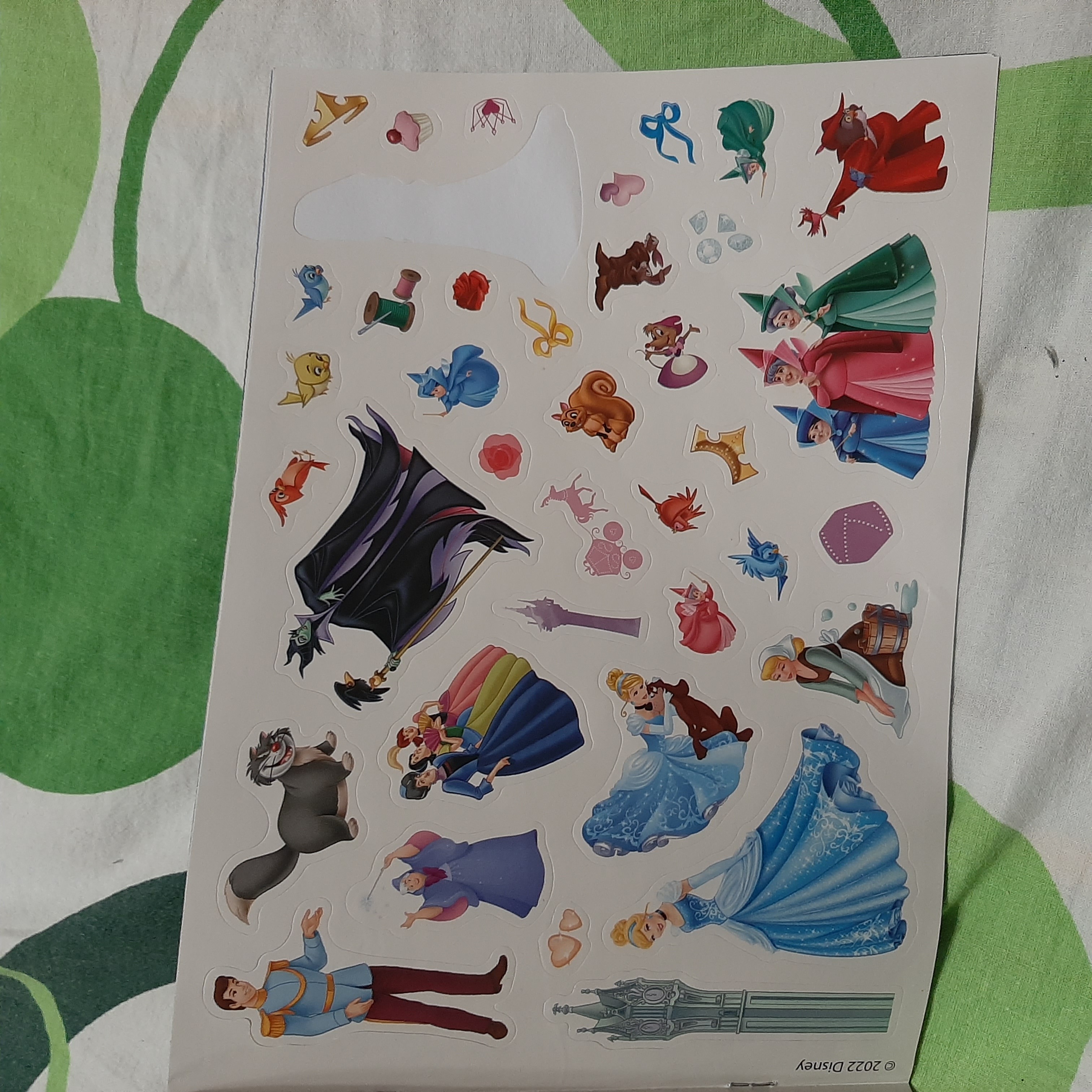 Фотография покупателя товара 250 наклеек «Выбери свою принцессу», 17 × 24 см, 12 стр., Принцессы - Фото 3