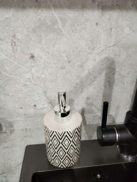 Фотография покупателя товара Дозатор для жидкого мыла Доляна «Марокко», 380 мл, цвет белый - Фото 1