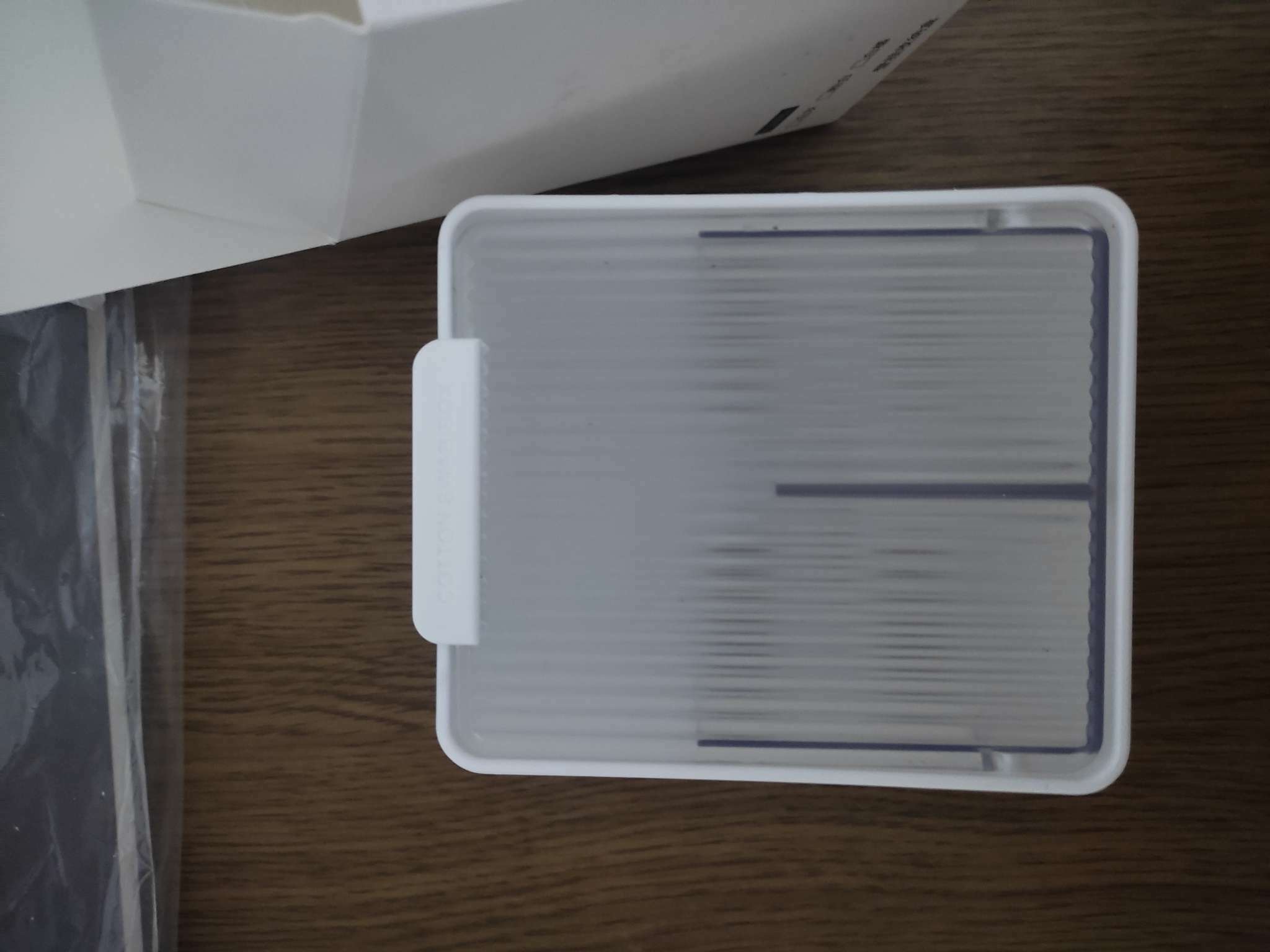 Фотография покупателя товара Органайзер настенный, с клеевыми крючками, 2 секции, 9.2×7×10.7 см, белый - Фото 1