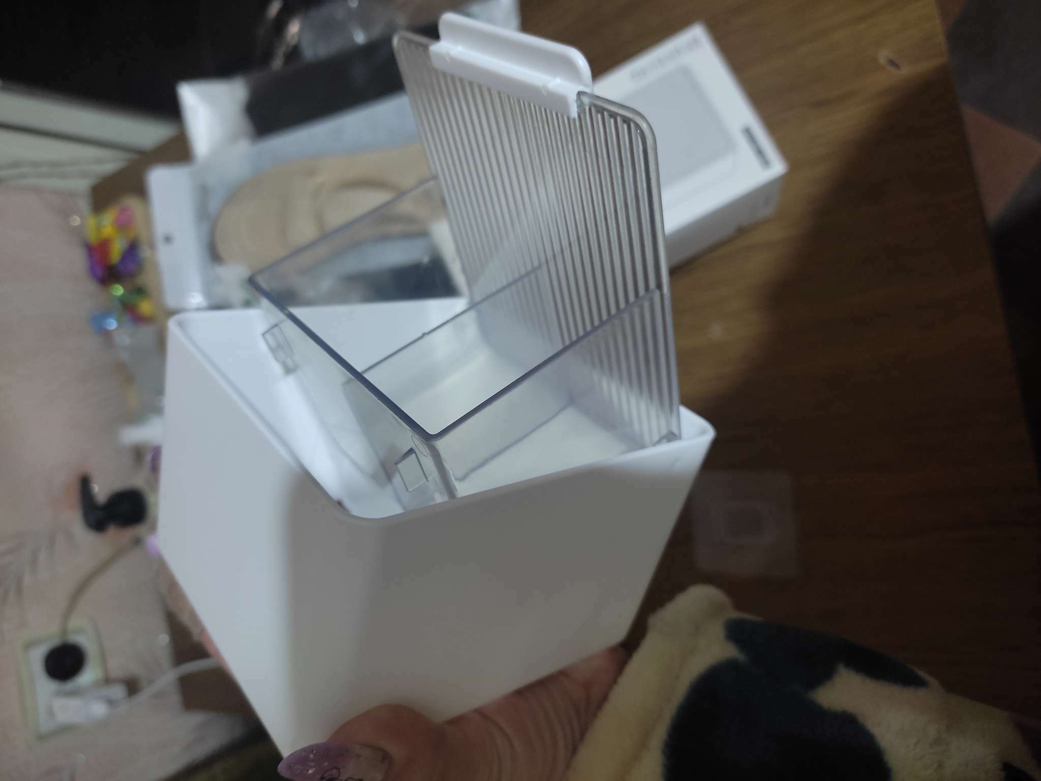 Фотография покупателя товара Органайзер настенный, с клеевыми крючками, 2 секции, 9.2×7×10.7 см, белый - Фото 2