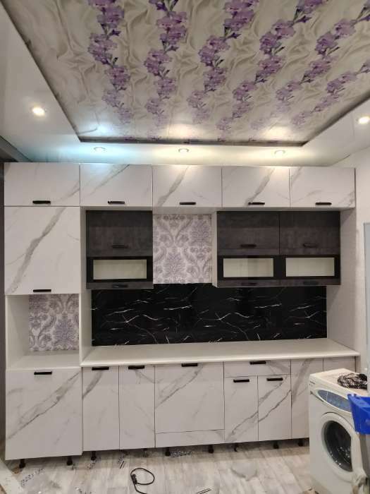 Фотография покупателя товара Кухня трехуровневая под потолок 3000 Техно, Мрамор белый/Бетон графит