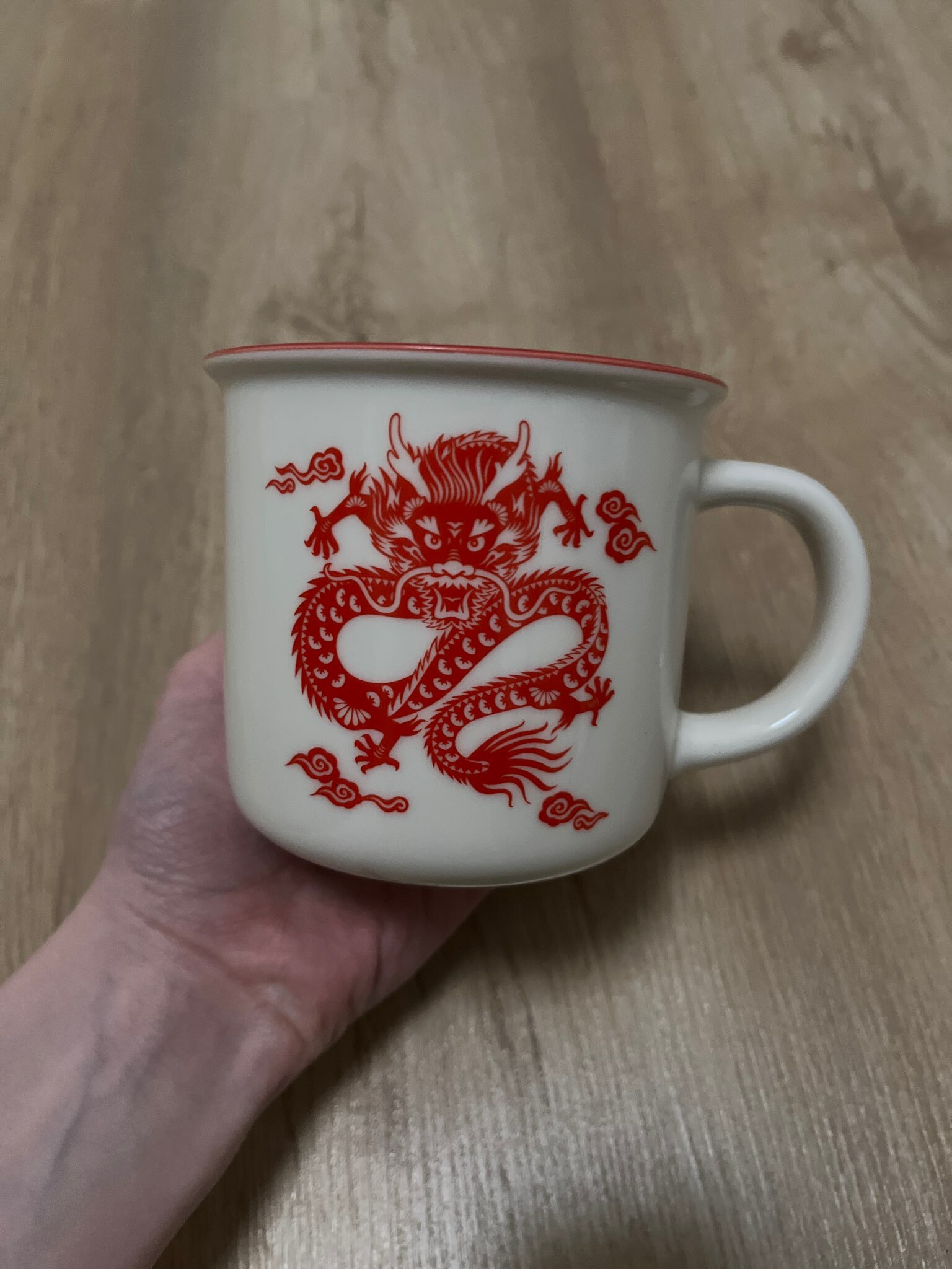 Фотография покупателя товара Кружка фарфоровая Доляна «Дракон», 380 мл, цвет белый - Фото 1