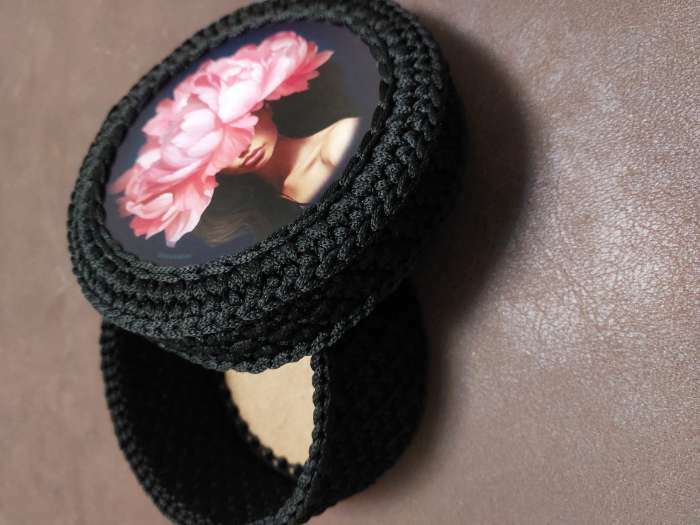 Фотография покупателя товара Донышки для вязания 2 в 1 «Девушка с пионом», круг 15 см, хдф 3 мм - Фото 2