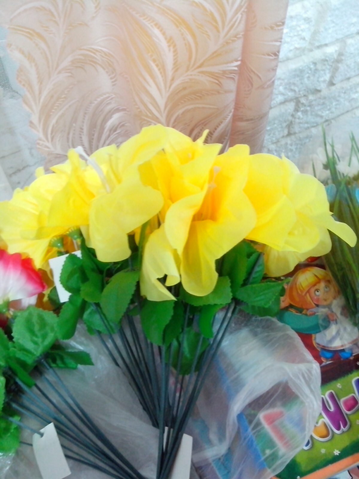 Фотография покупателя товара Цветы искусственные "Гиппеаструм" d-12 см h-23 см, жёлтый - Фото 5