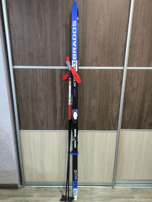Фотография покупателя товара Комплект лыжный: пластиковые лыжи 170 см без насечек, стеклопластиковые палки 130 см, крепления NNN, цвета МИКС