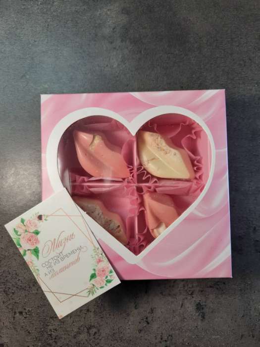 Фотография покупателя товара Коробка для конфет, кондитерская упаковка, 4 ячейки, «Любимое сладкое», 10.5 х 10.5 х 3.5 см - Фото 1