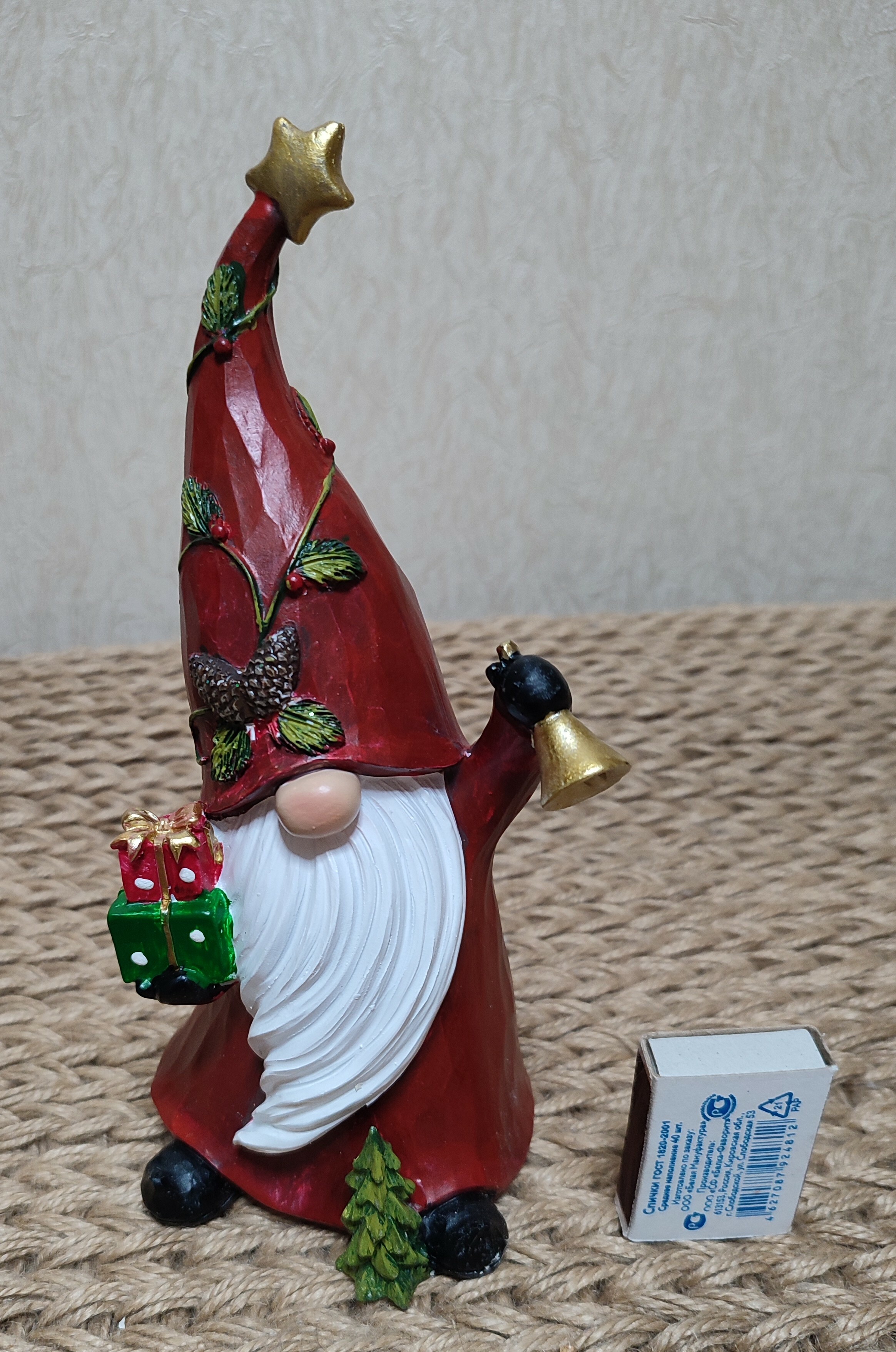 Фотография покупателя товара Сувенир полистоун "Дед Мороз в красном наряде, с подарками и колокольчиком" 10,5х9х22,5 см - Фото 1