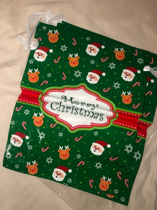 Фотография покупателя товара Пакет подарочный с завязками, "Счастливого рождества", 24х32 см - Фото 3