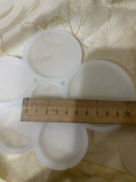 Фотография покупателя товара Форма для леденцов Доляна «Кругляши», силикон, 17×15,5×0,7 см, 6 ячеек, цвет белый - Фото 4