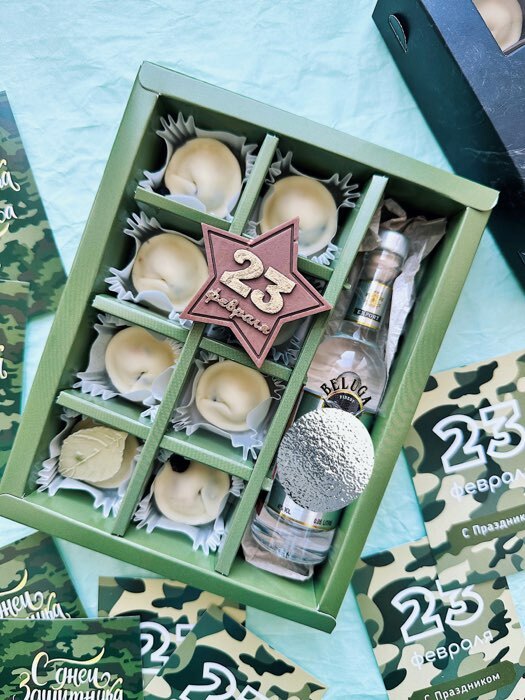 Фотография покупателя товара Коробка под 12 конфет , " 23 Февраля" 19 х 15 х 3,6 см - Фото 3
