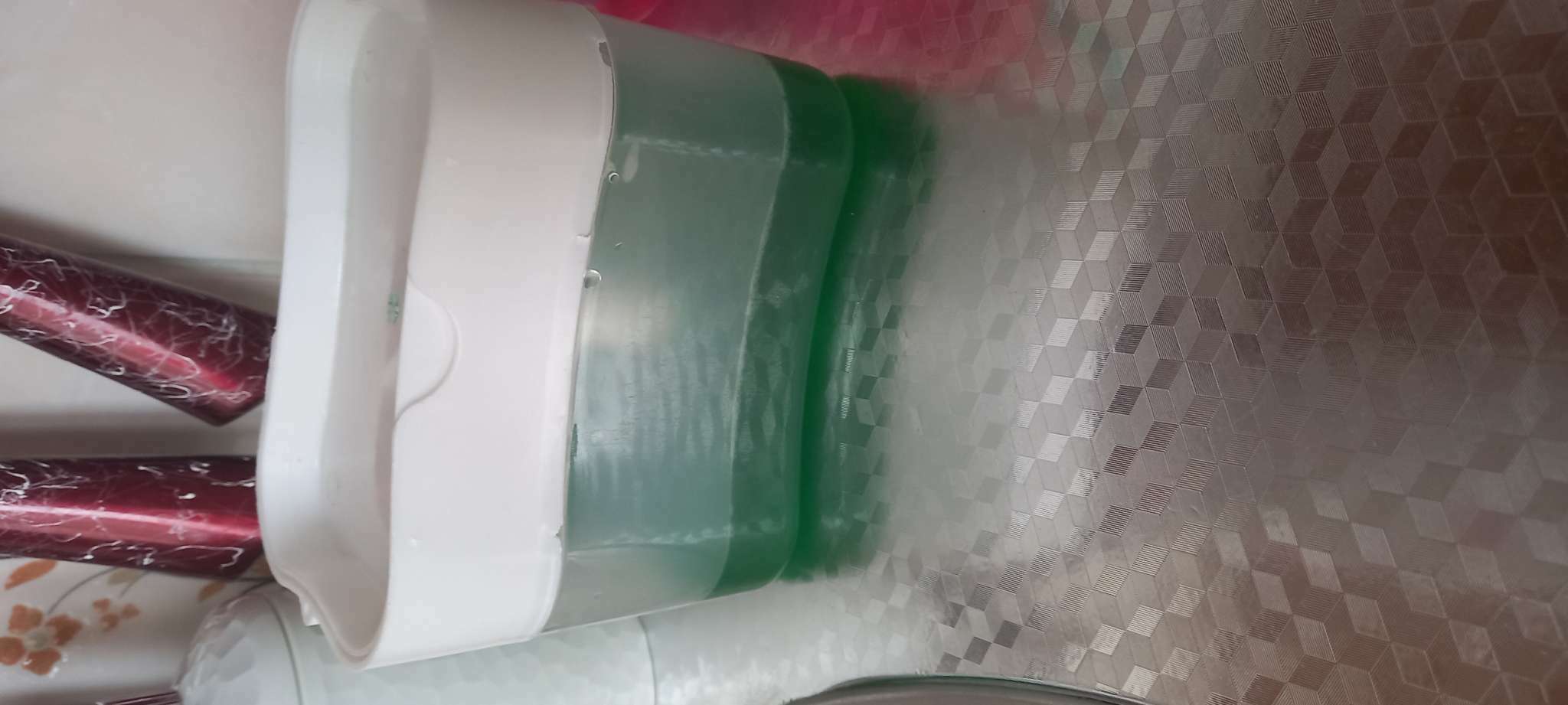 Фотография покупателя товара Дозатор для моющего средства с подставкой для губки Доляна, губка в комплекте, 385 мл, цвет белый - Фото 25