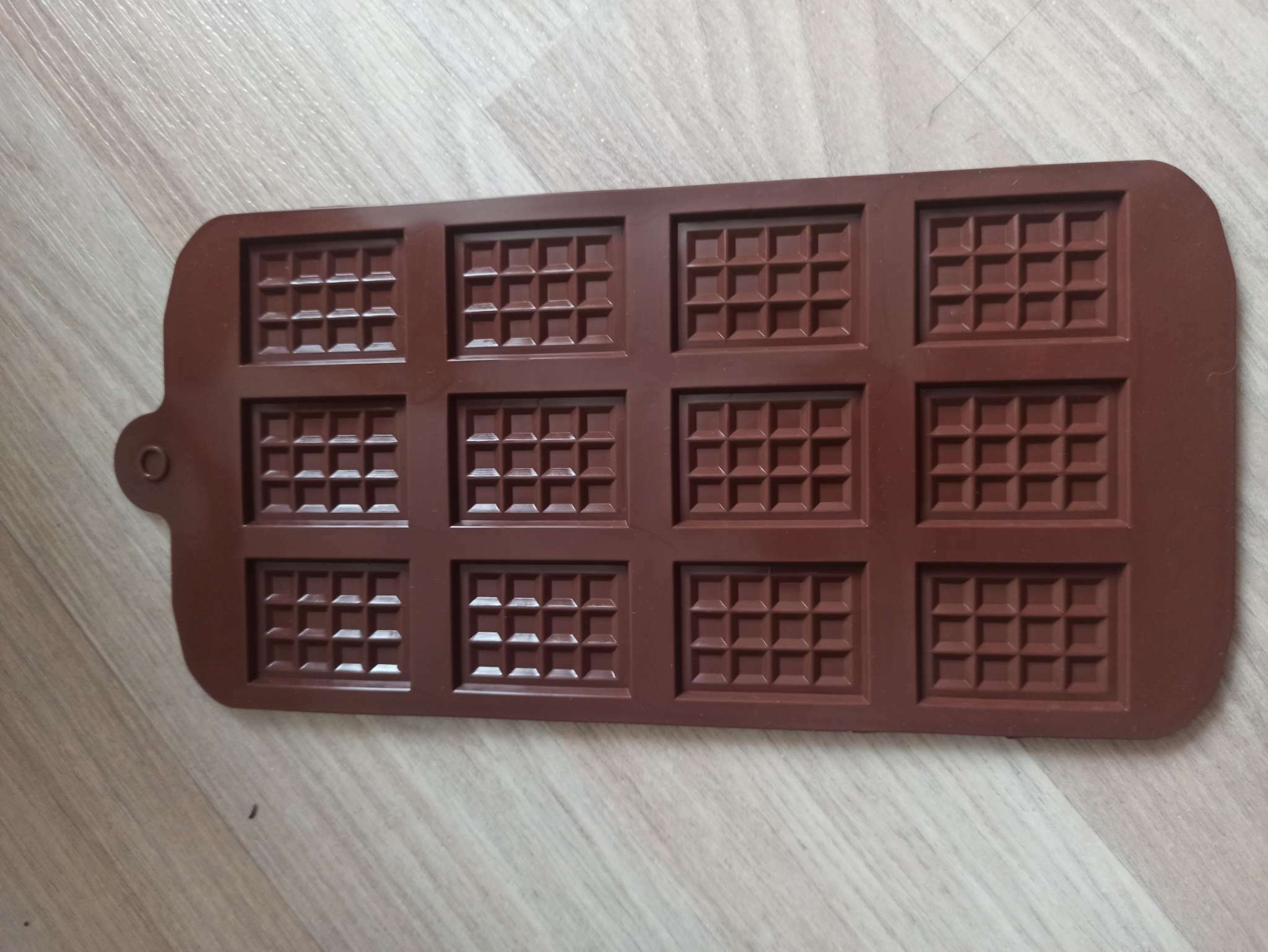 Фотография покупателя товара Форма для шоколада Доляна «Плитка», силикон, 21×11 см, 12 ячеек (2.7×3.9 см), коричневая