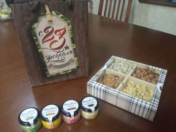 Фотография покупателя товара Коробка под 16 конфет , "Мужской" 17,7 х 17,7 х 3,8 см - Фото 2