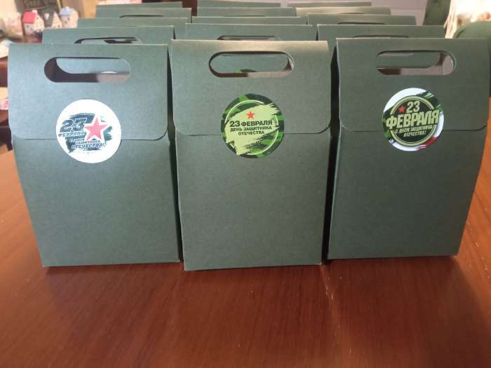 Фотография покупателя товара Коробка-пакет с ручкой, зеленая, 15 х 10 х 6 см - Фото 1