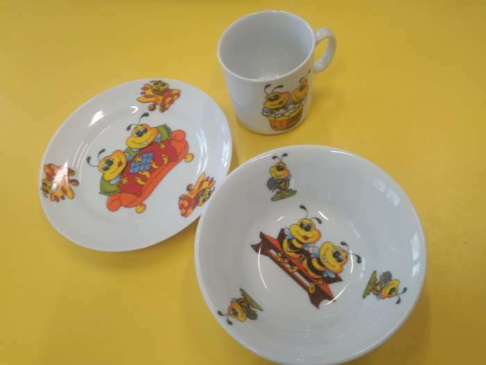 Фотография покупателя товара Набор фарфоровой посуды «Пчёлы», 3 предмета: кружка 200 мл, салатник 350 мл, тарелка мелкая d=16,5 см, рисунок МИКС