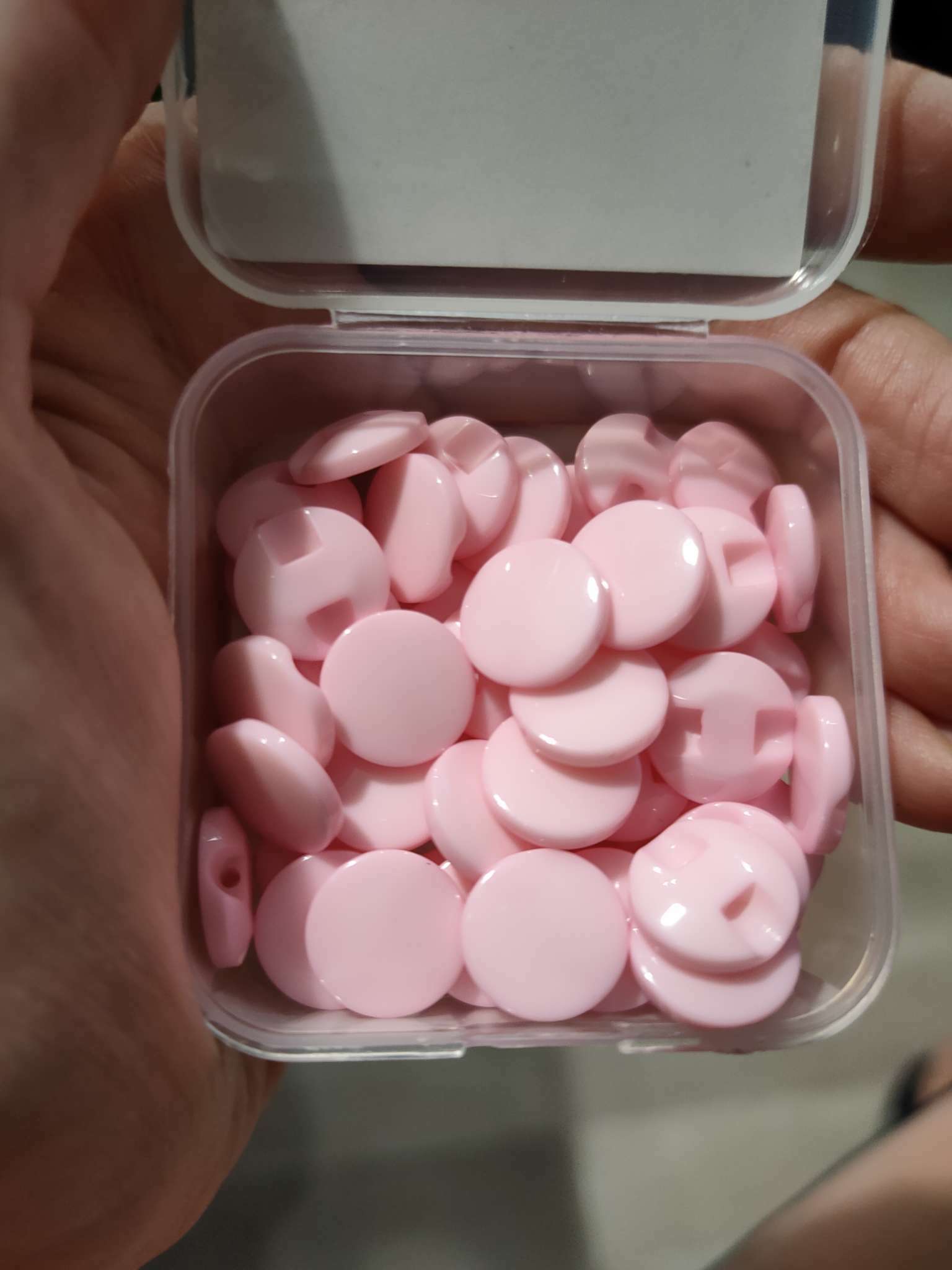 Фотография покупателя товара Пуговицы пластик на полуножке "Кругляш розовый" 1,3х1,3 см набор 50 шт 2х5,5х5,5 см