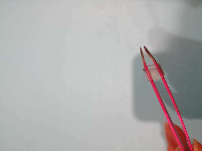 Фотография покупателя товара Пинцет скошенный, узкий, 9 см, цвет МИКС - Фото 3