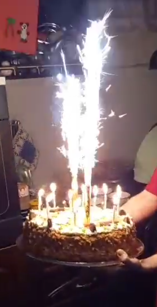 Фотография покупателя товара Свечи фонтаны для торта "Неон", 17,5 см, 60 секунд, цветное пламя, 4 шт - Фото 79