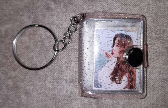 Фотография покупателя товара Брелок для ключей на кольце «Мини-фотоальбом на 16 фото : Прозрачный блеск», 3.5×2.5 см, МИКС - Фото 1