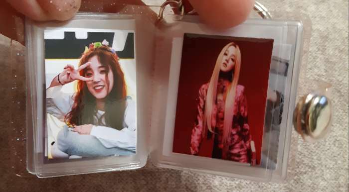 Фотография покупателя товара Брелок для ключей на кольце «Мини-фотоальбом на 16 фото : Прозрачный блеск», 3.5×2.5 см, МИКС - Фото 2