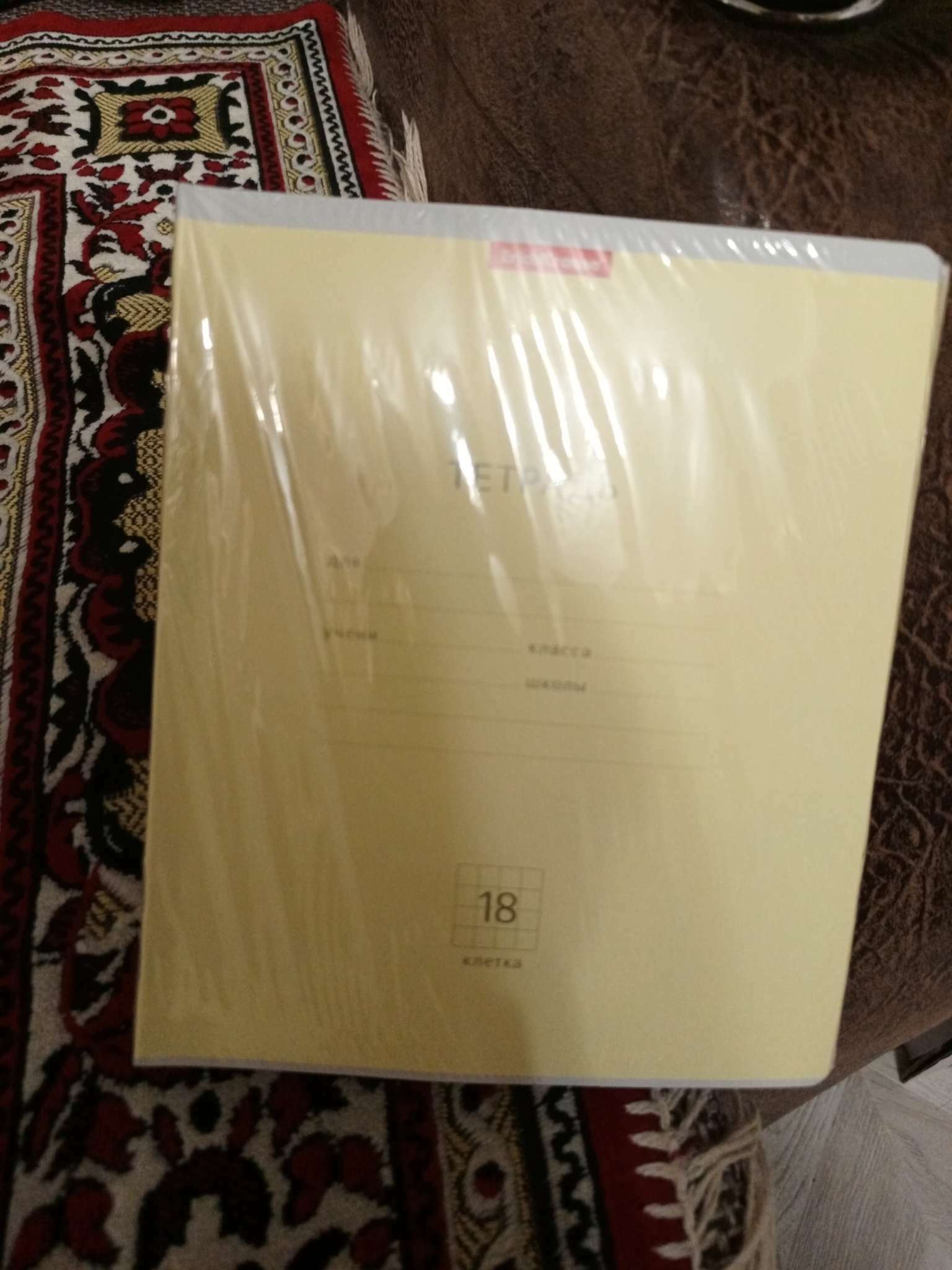 Фотография покупателя товара Тетрадь 12 листов в клетку ErichKrause "Классика", обложка мелованный картон, блок офсет, зелёная - Фото 2