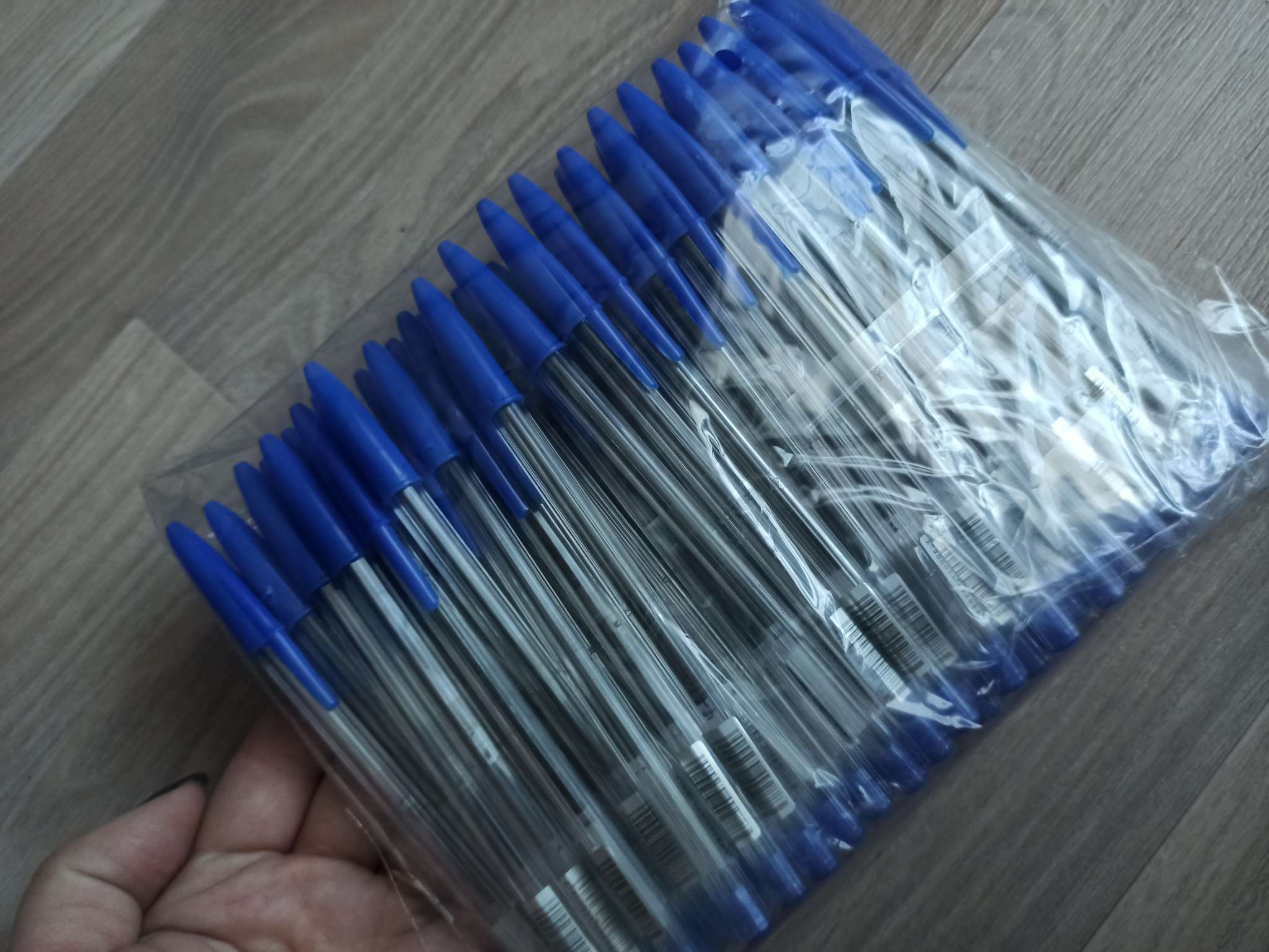 Фотография покупателя товара Ручка шариковая 0,7 мм, стержень синий, корпус прозрачный, колпачок синий - Фото 1
