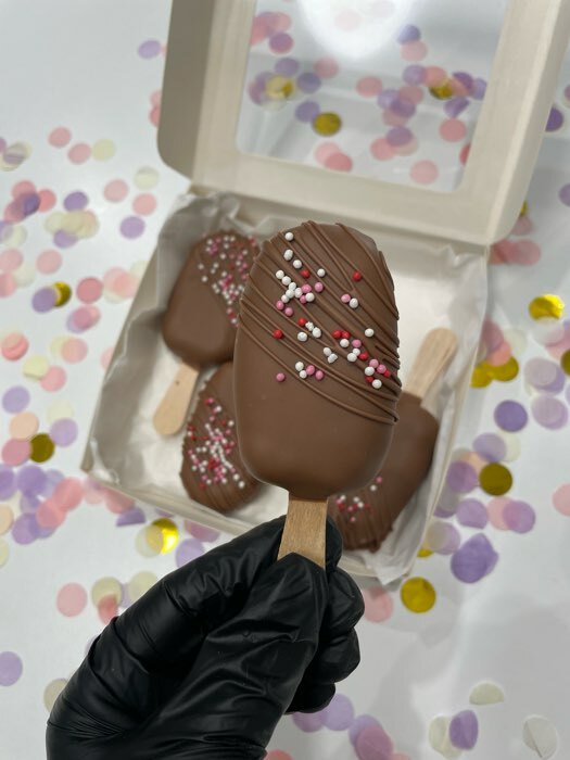 Фотография покупателя товара Форма для мороженого Доляна «Эскимо», силикон, 42×12 см, 8 ячеек (6,8×3,8 см), цвет МИКС - Фото 1