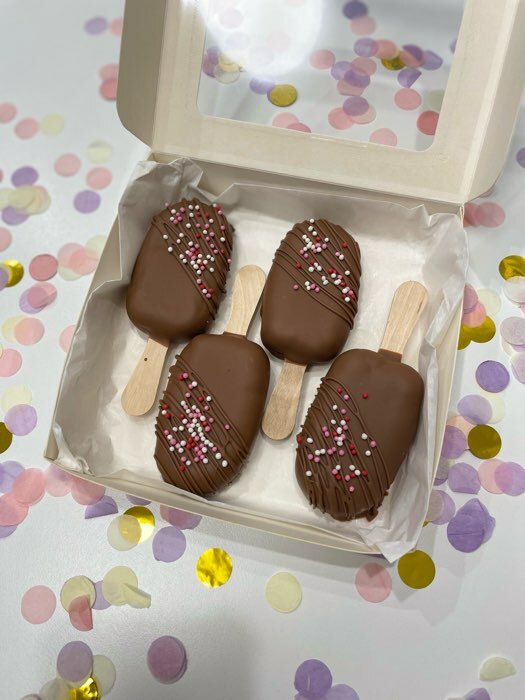 Фотография покупателя товара Форма для мороженого Доляна «Эскимо», силикон, 42×12 см, 8 ячеек (6,8×3,8 см), цвет МИКС - Фото 2