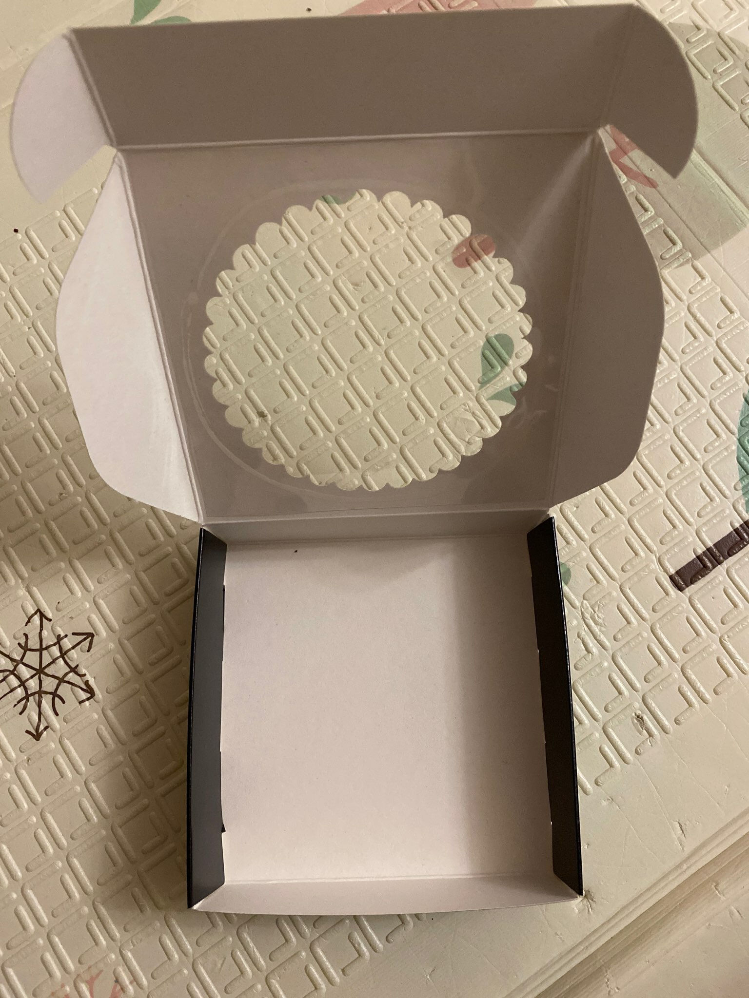 Фотография покупателя товара Подарочная коробка, с прозрачной крышкой, фиолетовая, 11,5 х 11,5 х 3 см - Фото 2
