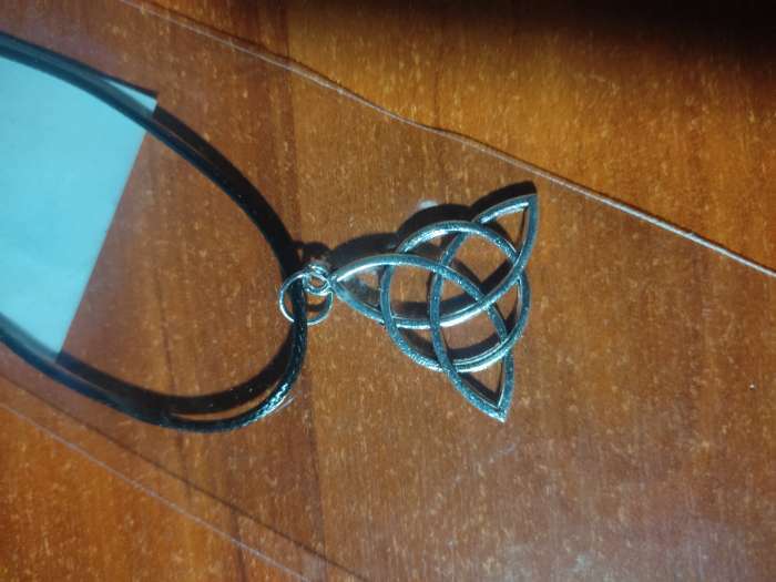 Фотография покупателя товара Кулон на шнурке «Трилистник», цвет чернёное серебро на чёрном шнурке, 42 см - Фото 2