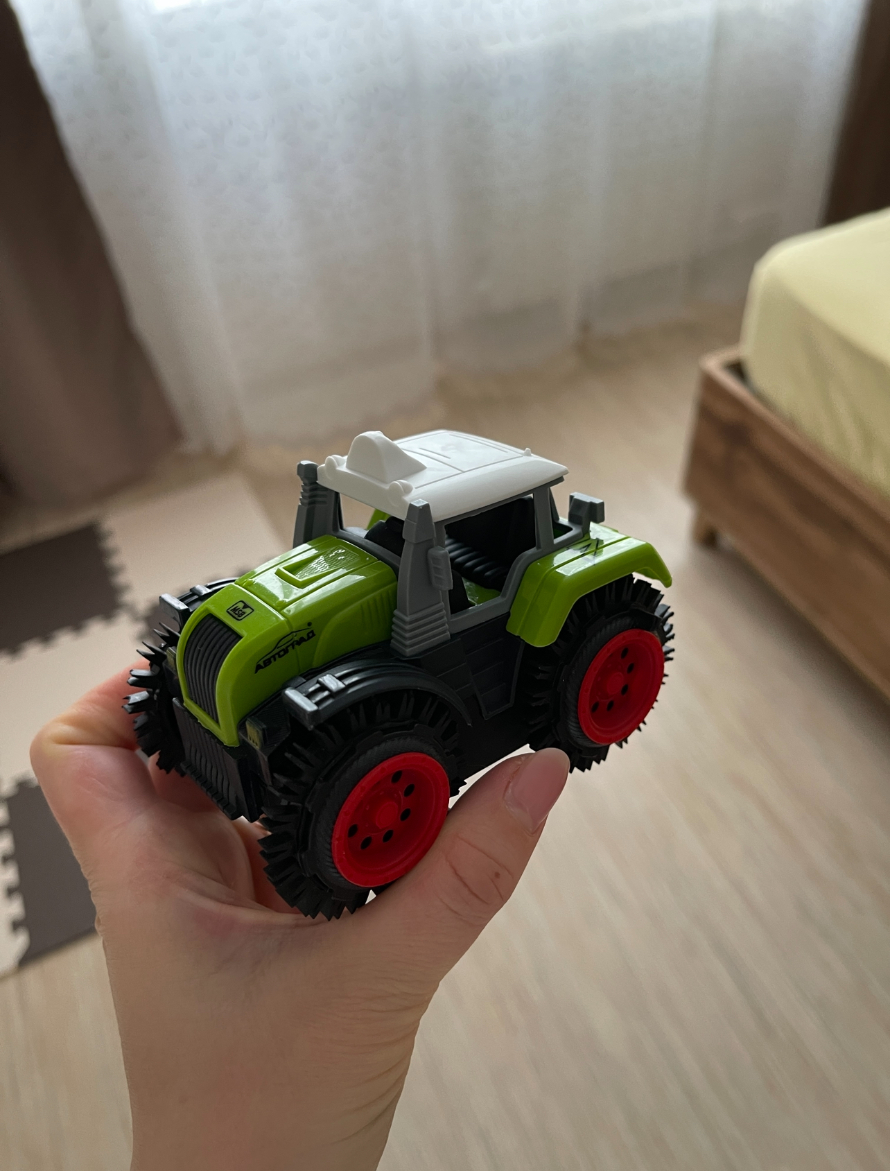 Фотография покупателя товара Трактор-перёвертыш «Хозяин фермы», работает от батареек, цвет зелёный - Фото 1