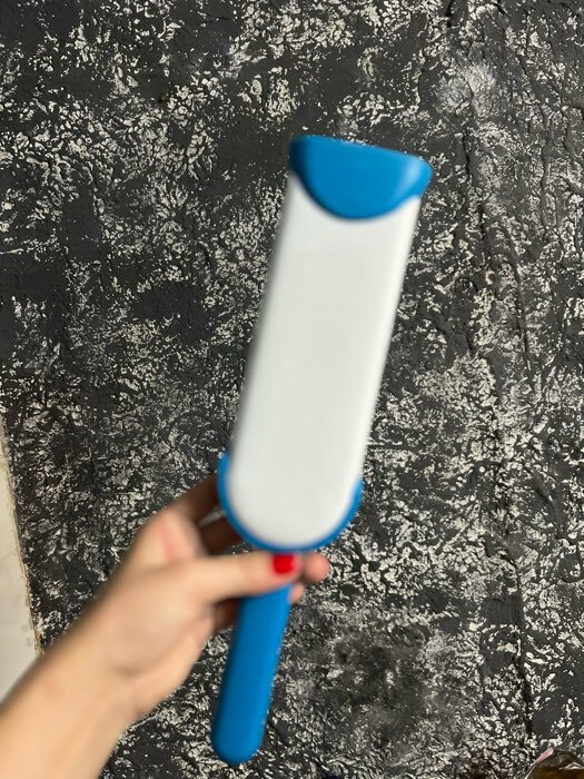 Фотография покупателя товара Щётка для удаления шерсти и волос с одежды и мебели с ручкой Доляна, 33×7,5×5 см, цвет синий
