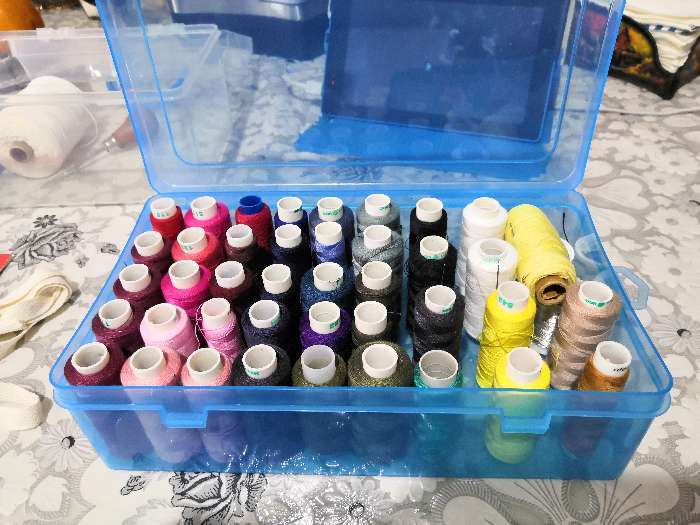 Фотография покупателя товара Бокс пластиковый для хранения ниток, 24 ячейки, 28×19,5×6 см, цвет МИКС - Фото 1