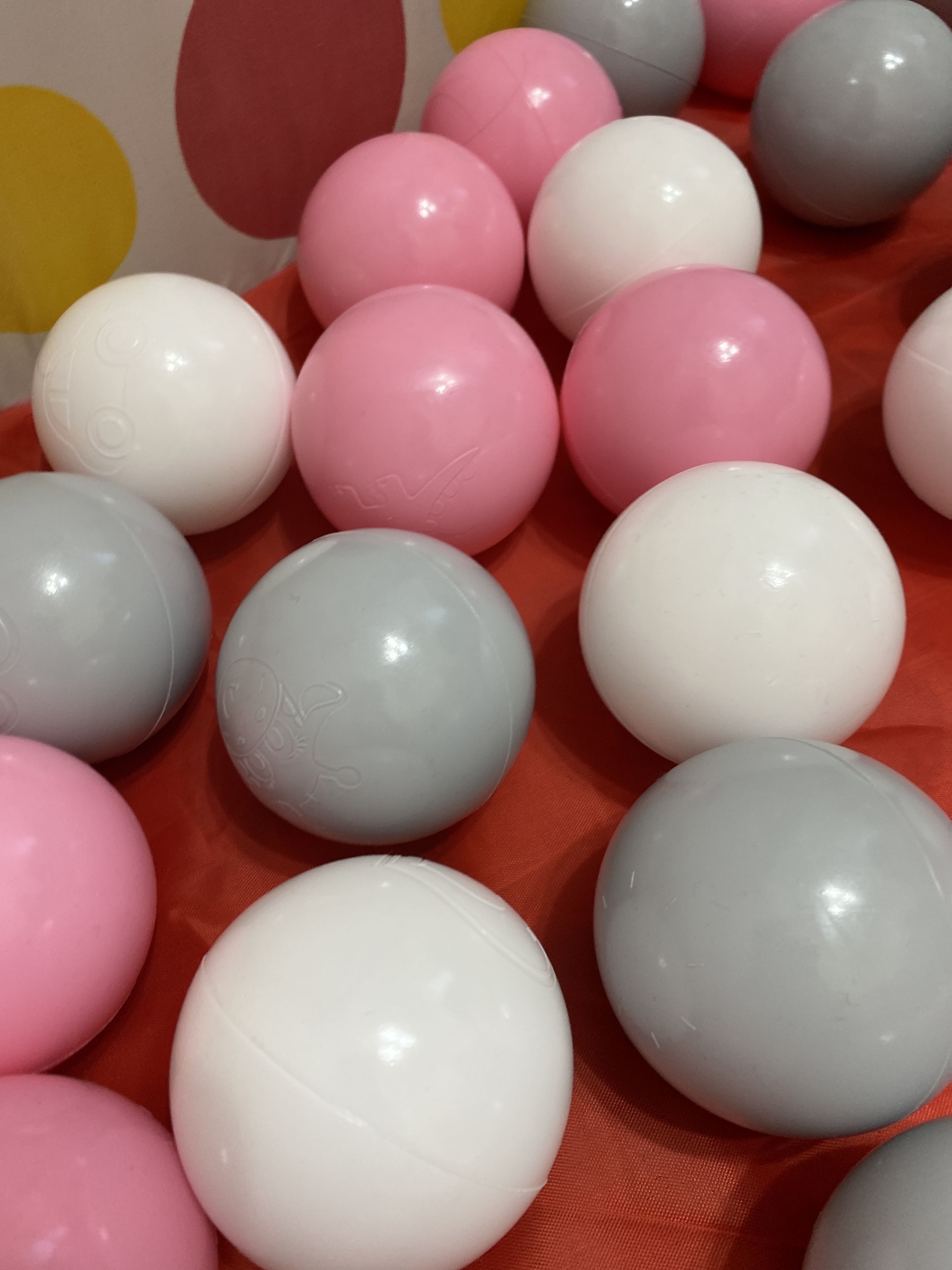 Фотография покупателя товара Шарики для сухого бассейна с рисунком, диаметр шара 7,5 см, набор 60 штук, цвет розовый, белый, серый