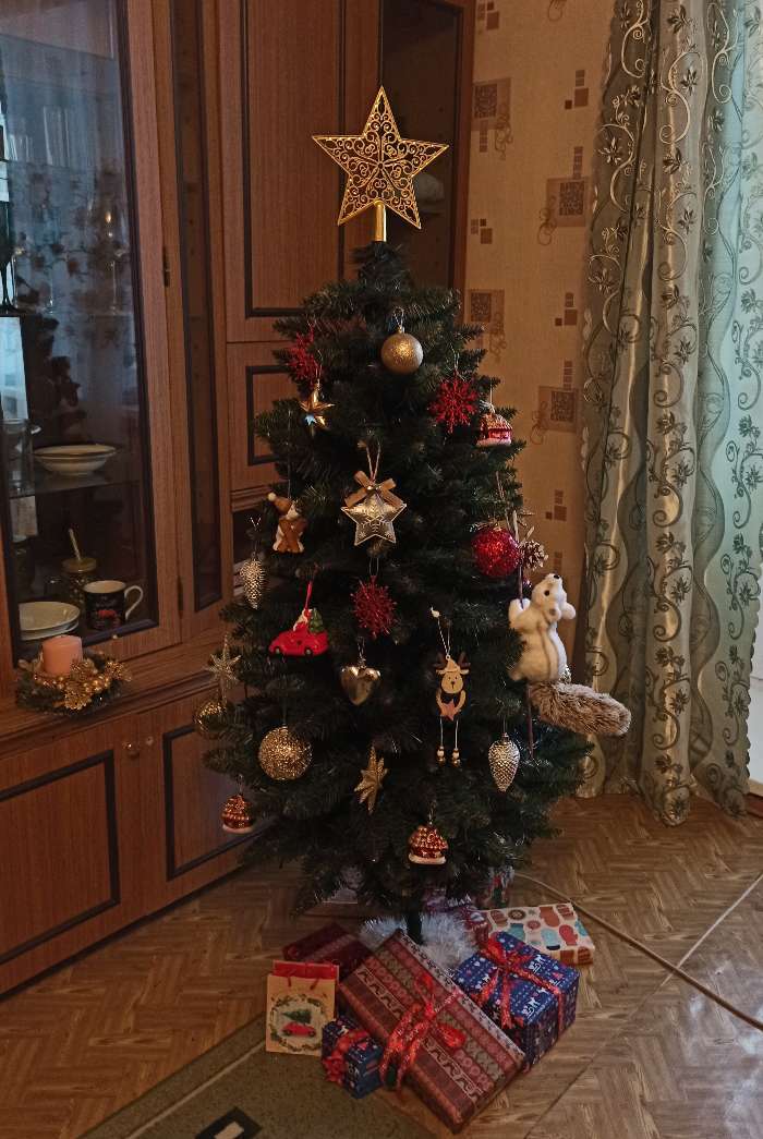 Фотография покупателя товара Ёлка искусственная "Рождественская" 150 см, d нижнего яруса 90 см, 335 веток