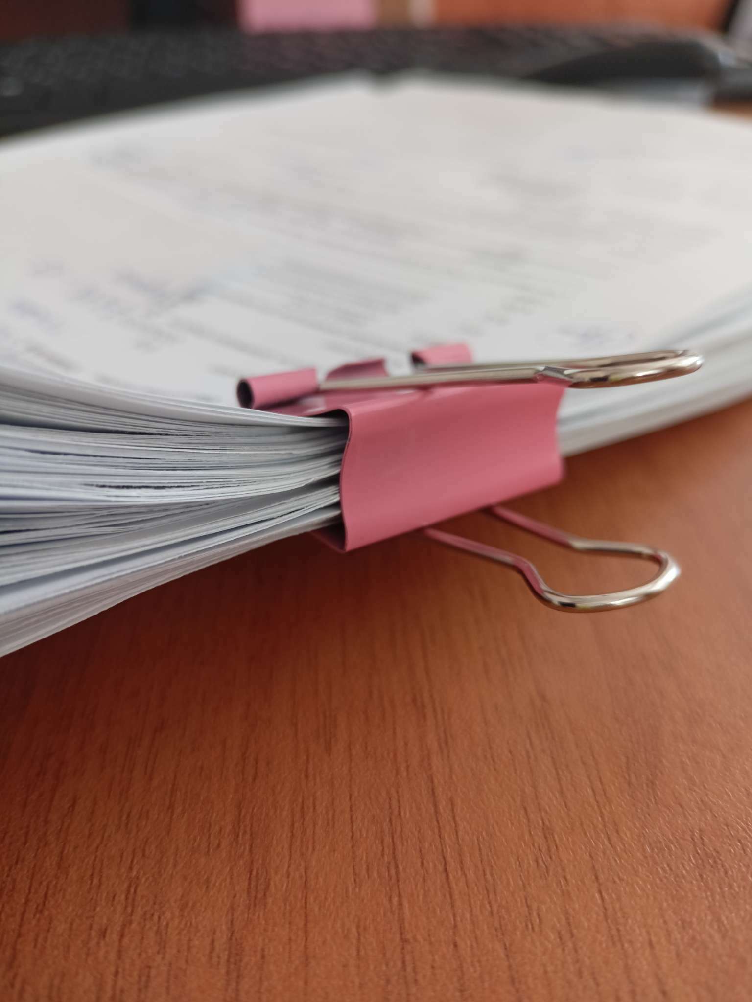 Фотография покупателя товара Зажимы для бумаг 32 мм, 12 штук, deVENTE, металлические, МИКС х 4 цвета, картонная коробка - Фото 1