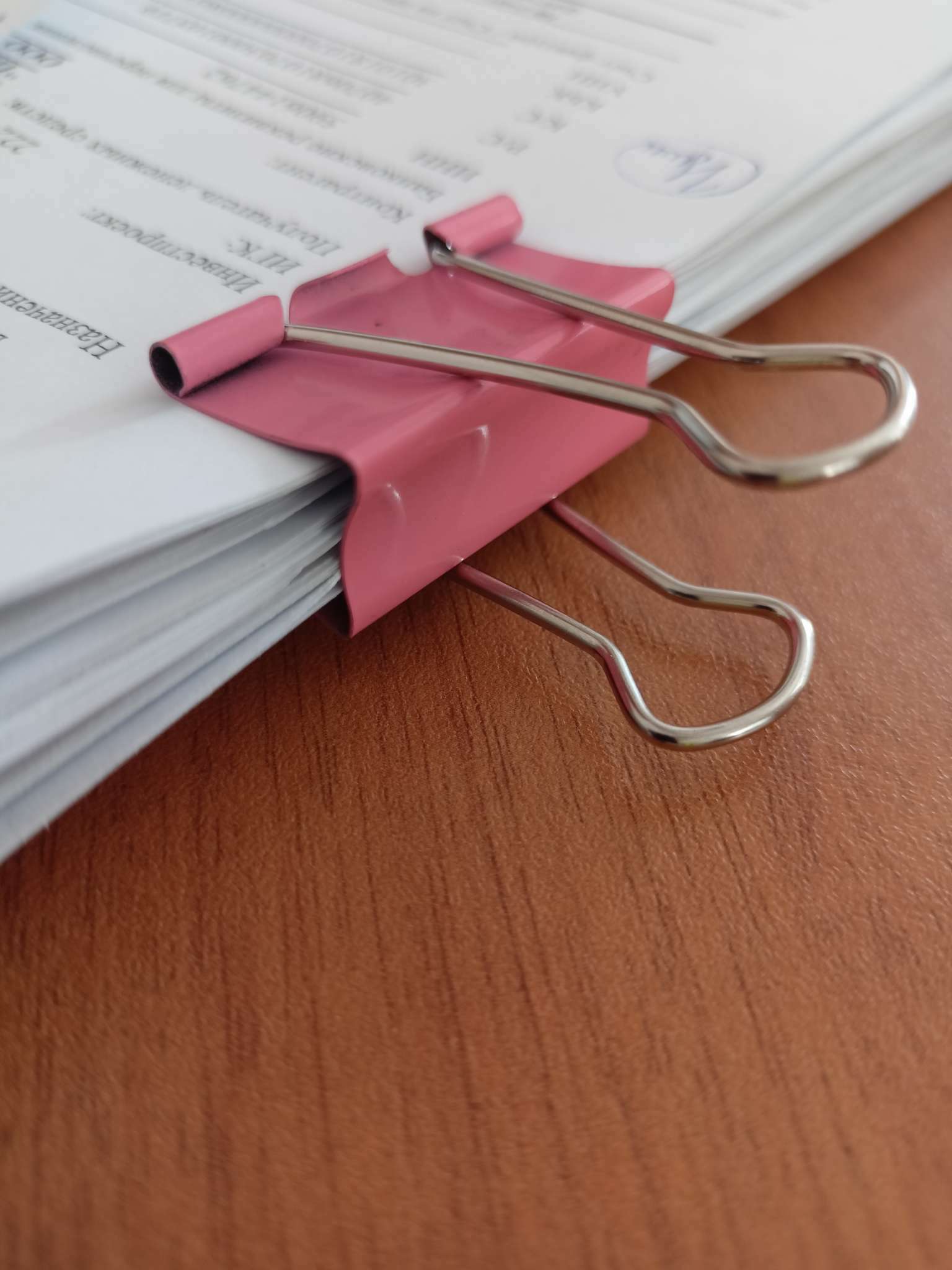 Фотография покупателя товара Зажимы для бумаг 32 мм, 12 штук, deVENTE, металлические, МИКС х 4 цвета, картонная коробка - Фото 2