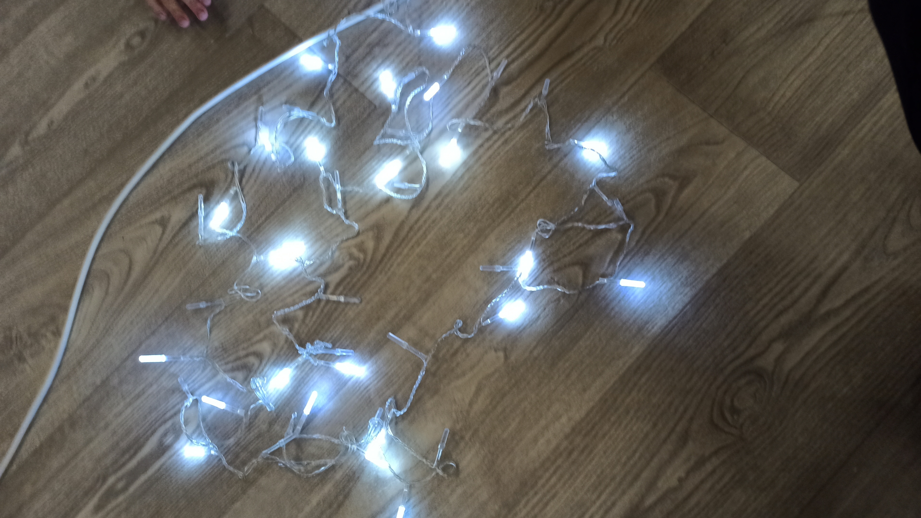 Фотография покупателя товара Гирлянда «Нить» 5 м с насадками «Хрусталики», IP20, прозрачная нить, 50 LED, свечение белое, 8 режимов, 220 В