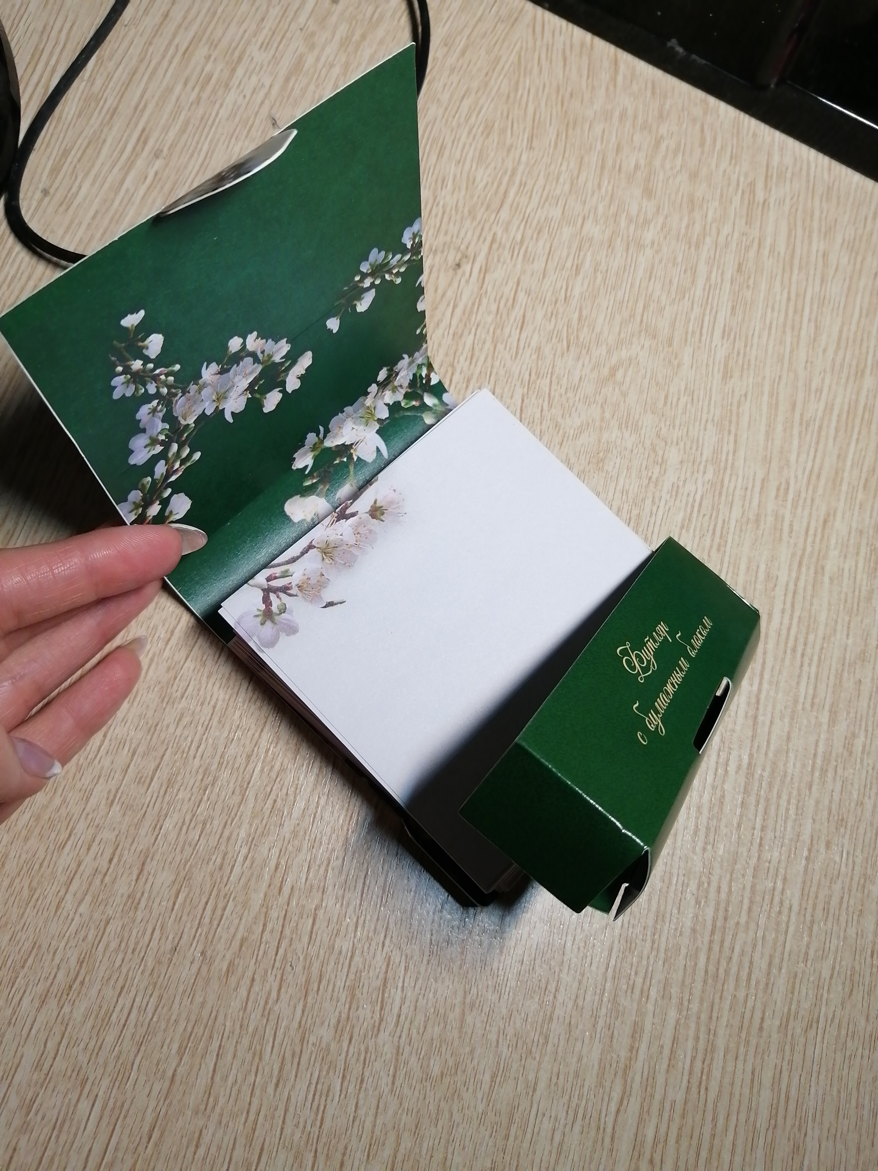 Фотография покупателя товара Бумажный блок в картонном футляре «Золотому учителю», 200 листов