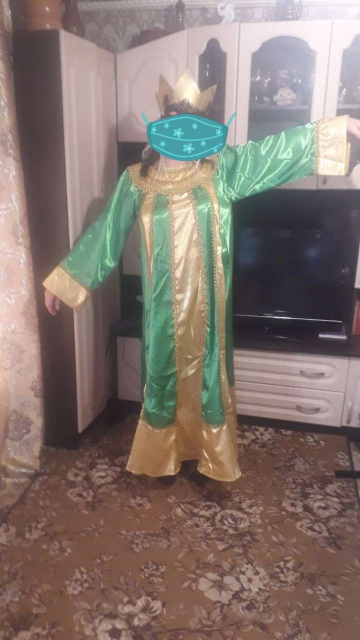 Фотография покупателя товара Карнавальный костюм "Царевна", атлас, платье, корона, р-р 44, рост 172 см, цвет зелёный - Фото 1