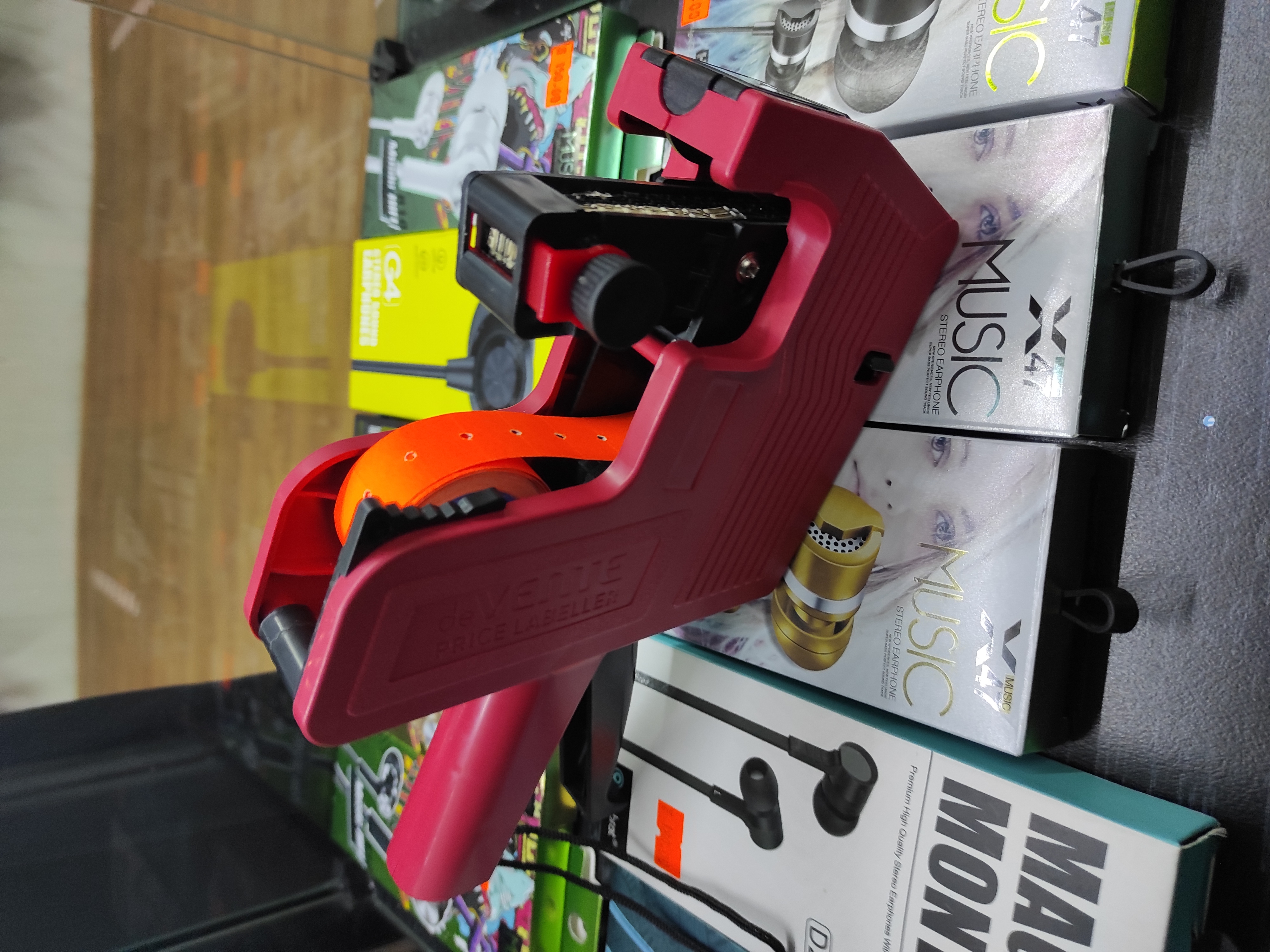 Фотография покупателя товара Этикет-пистолет однострочный (цифры, знаки), 8 символов, 21×12 мм, для прямоугольных этикеток, deVENTE, красный - Фото 2