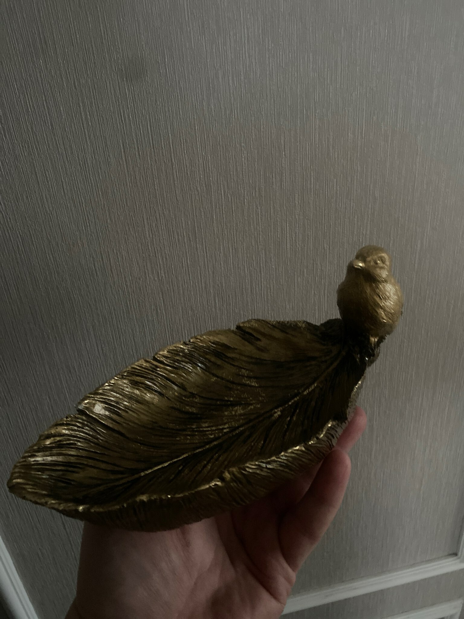 Фотография покупателя товара Подставка конфетница "Птичка на перышке" золото 25х10х10см - Фото 1