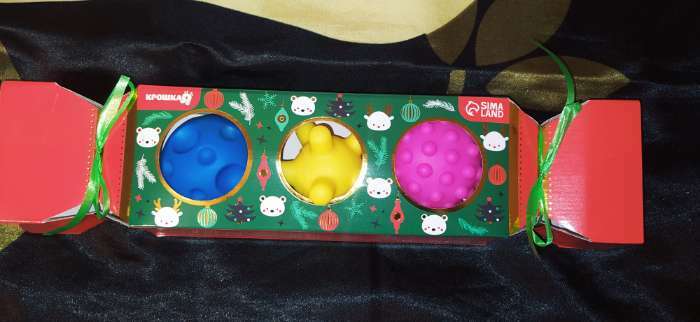 Фотография покупателя товара Подарочный набор развивающих тактильных мячиков «Новогодняя конфета», 3 шт., новогодняя подарочная упаковка,  Крошка Я - Фото 1